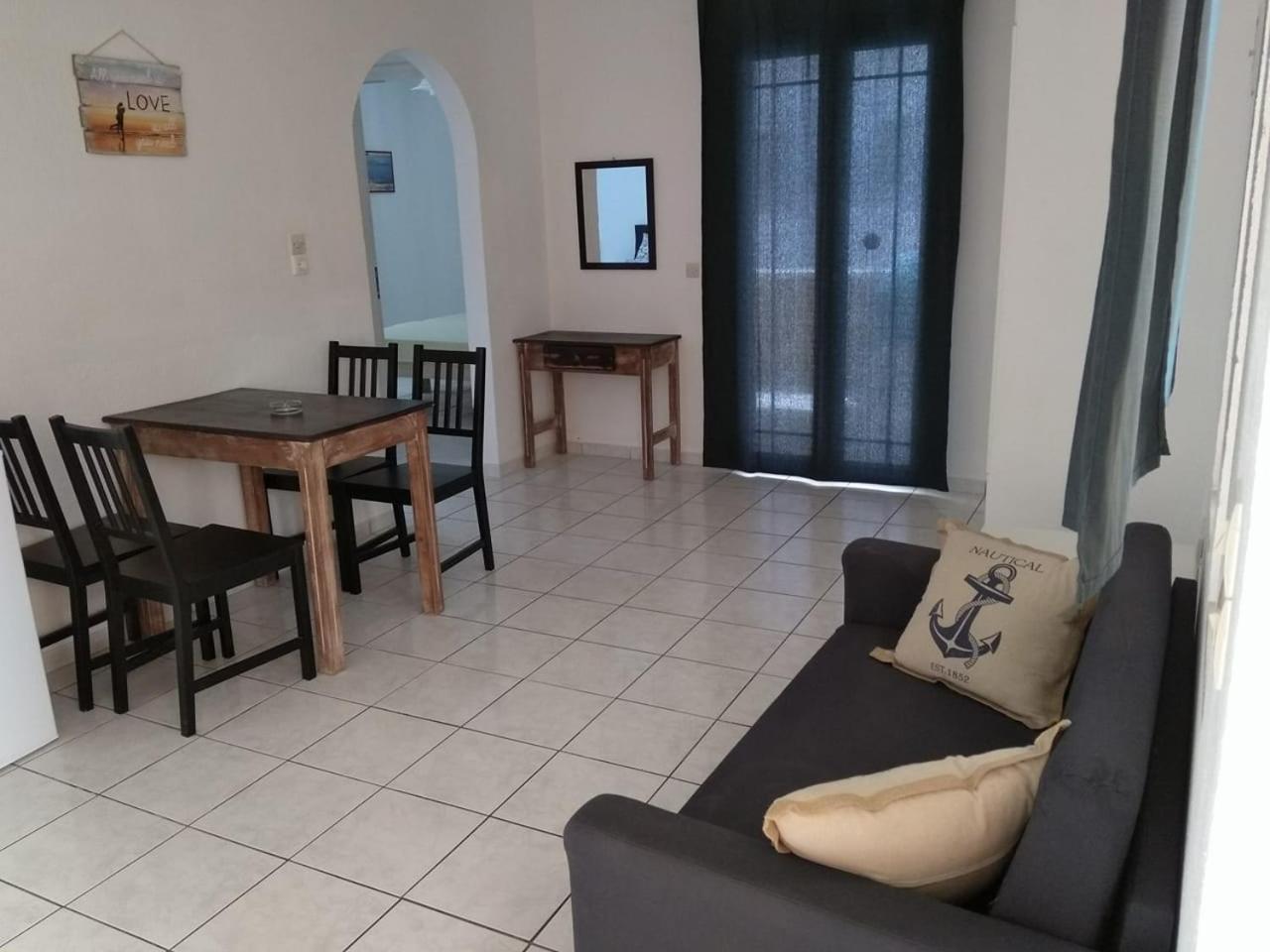Hiona Seaside Apartment